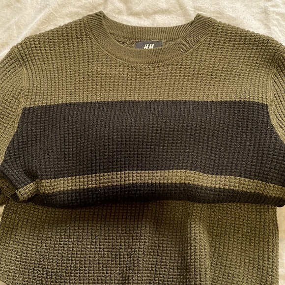 Slim Fit H&M Sweat Shirt - Picture 2 of 3